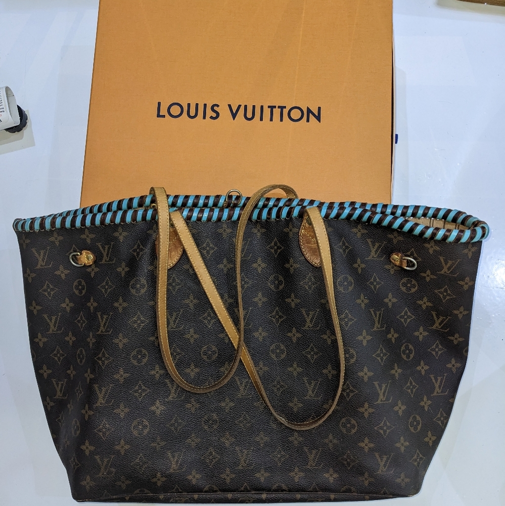 Louis Vuitton revamped Neverfull GM. Authentic.